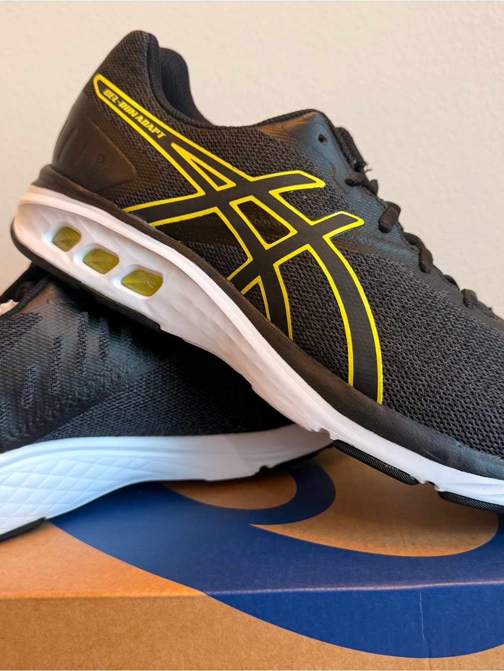 ASICS GEL-RUN ADAPT Black/Bright Yellow Athletic Sneaker Men’s Size 10 US